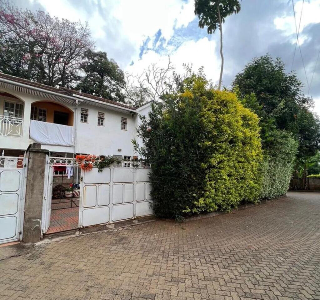 4-Ensuite Townhouse with Private Compound - Lavington