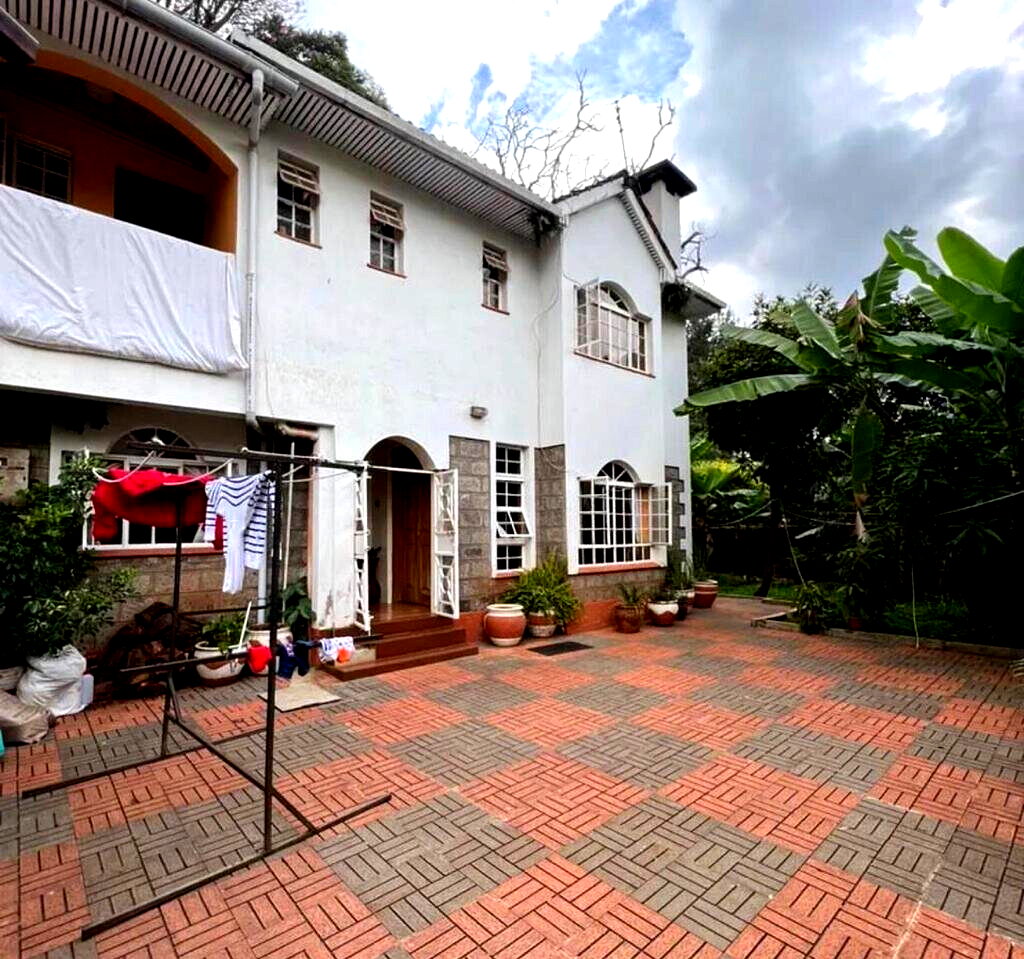 4-Ensuite Townhouse with Private Compound - Lavington