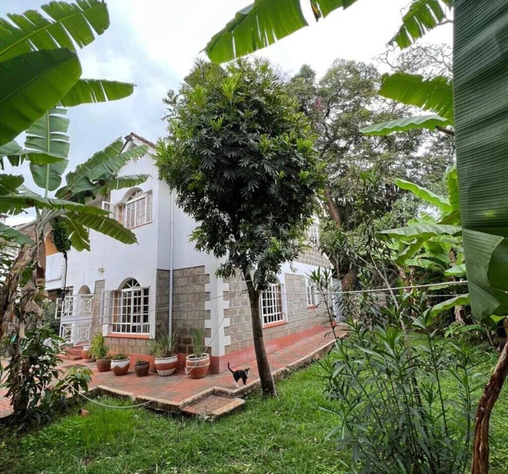 4-Ensuite Townhouse with Private Compound - Lavington
