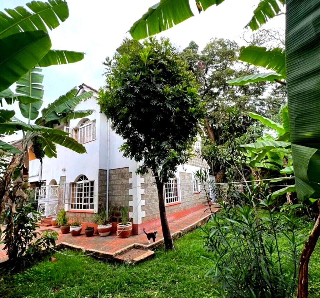 4-Ensuite Townhouse with Private Compound - Lavington
