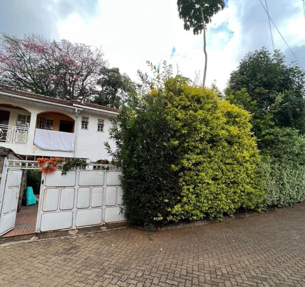 4-Ensuite Townhouse with Private Compound - Lavington