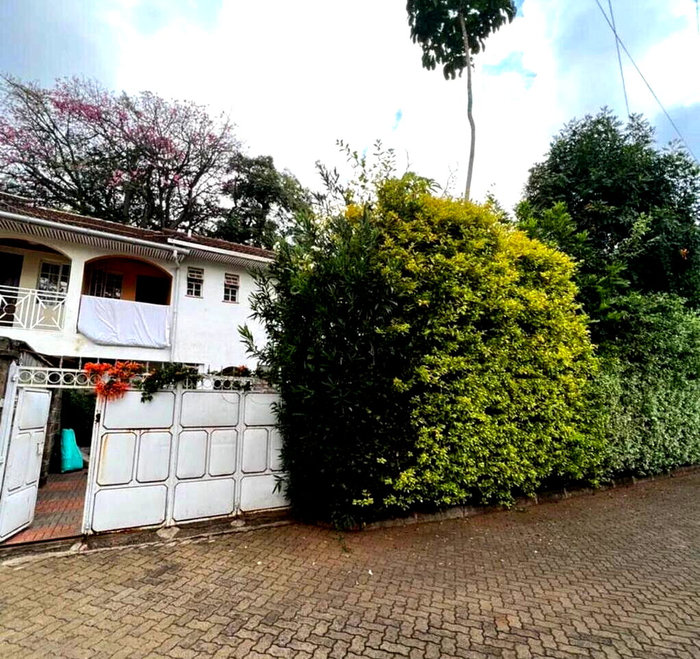 4-Ensuite Townhouse with Private Compound - Lavington