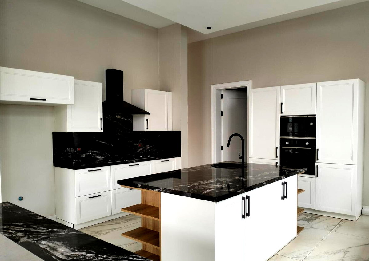 Newly Built 4BR Townhouse with Heated Pool & Gym - Loresho