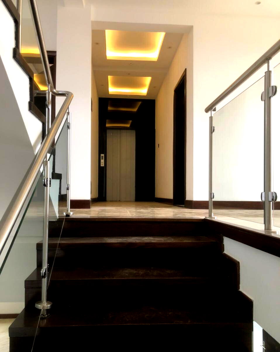 5-Ensuite Townhouse with Lift & Theatre Room - Spring Valley