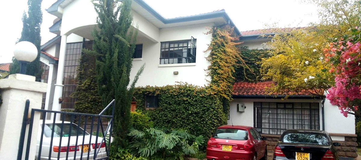 4-Bed Townhouse with Expansive Garden & DSQ – Karen