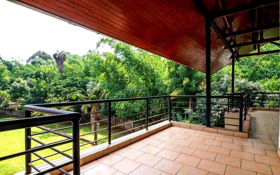4BR Townhouse with Private Garden & Family Room - Lavington Gated