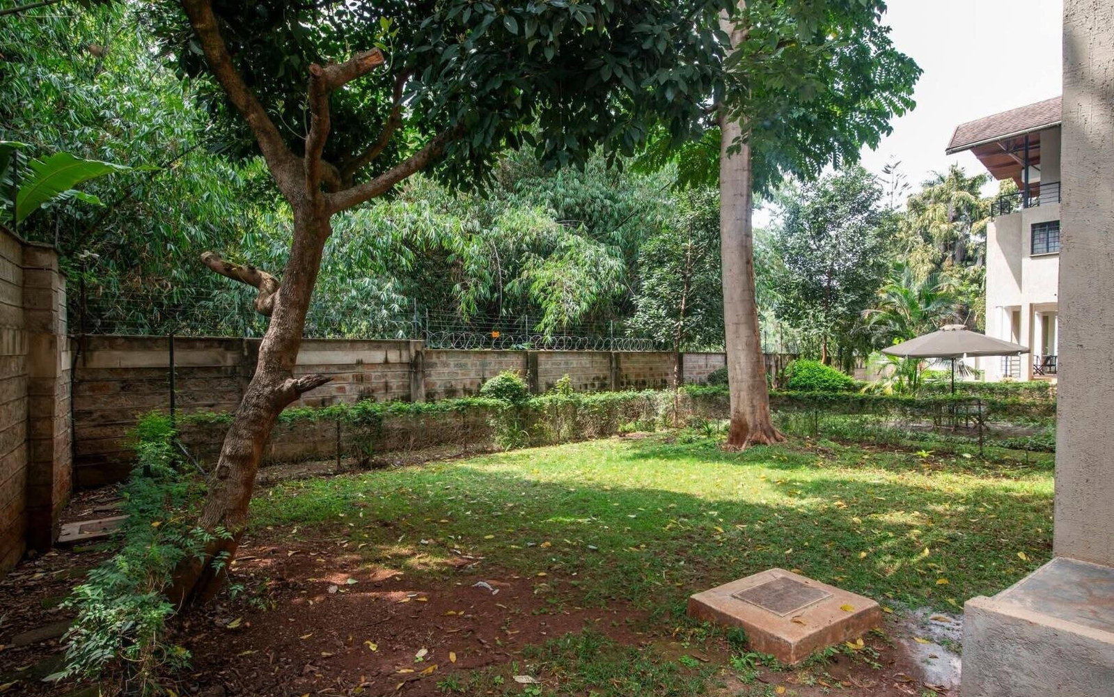 4BR Townhouse with Private Garden & Family Room - Lavington Gated