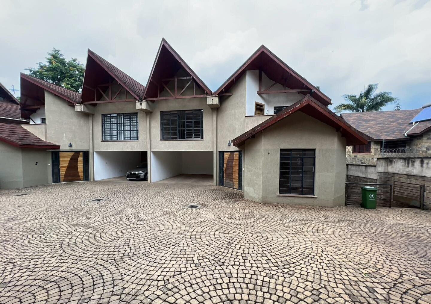4BR Townhouse with Private Garden & Family Room - Lavington Gated