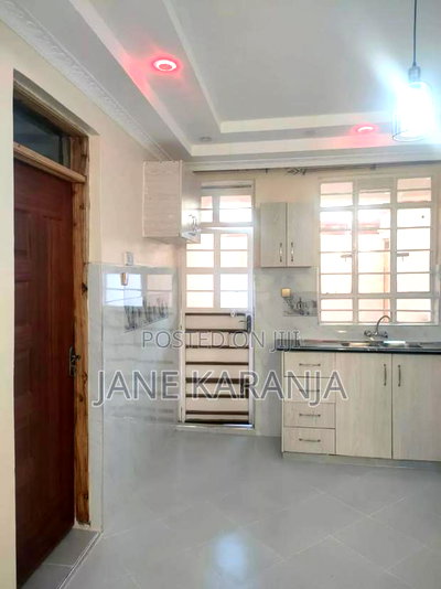 5bdrm Mansion in Membley for sale - Image 2