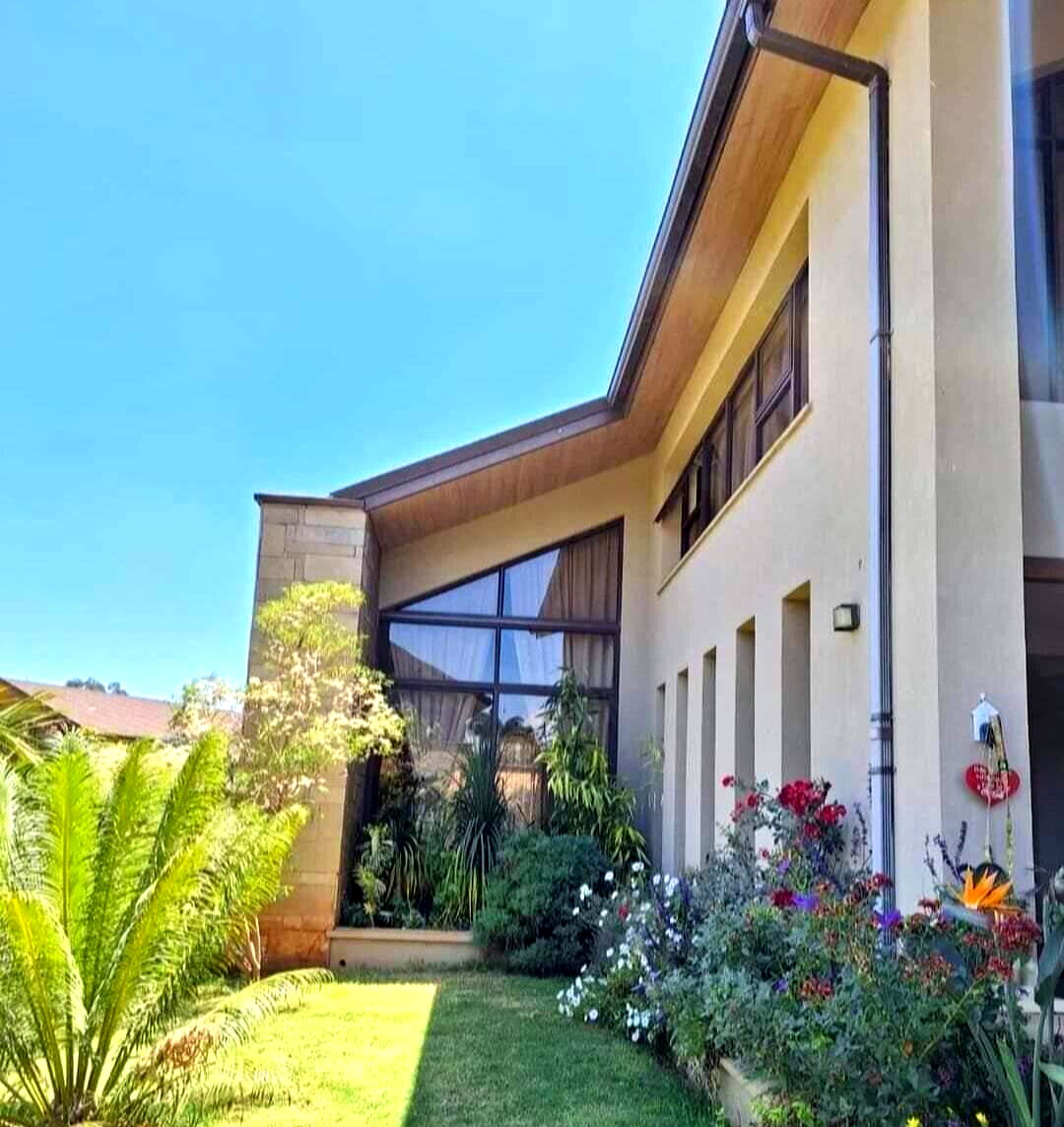 4BR Townhouse with DSQ & Shared Pool – Karen