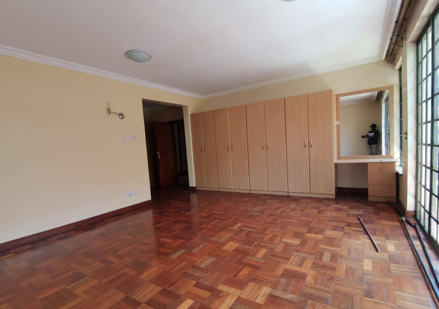 5-Ensuite Townhouse with Fireplace & Shared Pool - Lavington