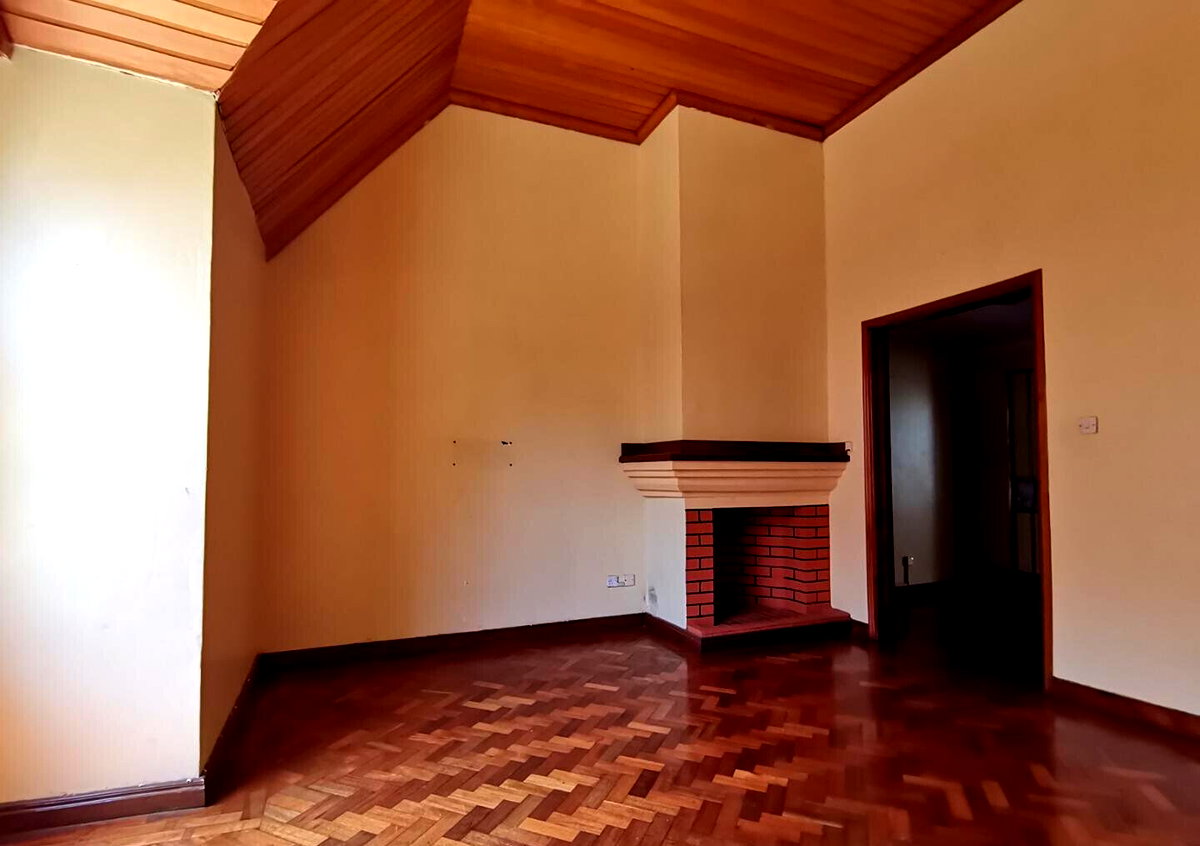 5-Ensuite Townhouse with Fireplace & Shared Pool - Lavington