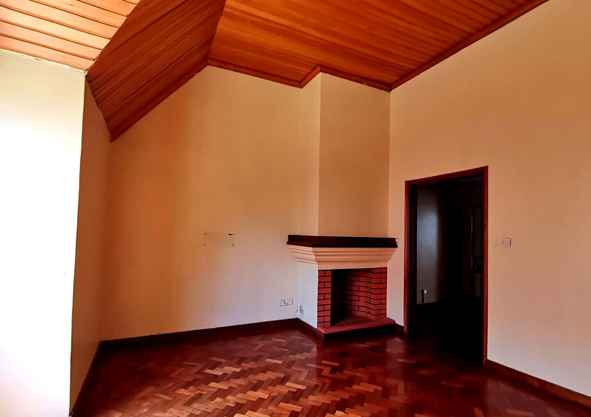 5-Ensuite Townhouse with Fireplace & Shared Pool - Lavington