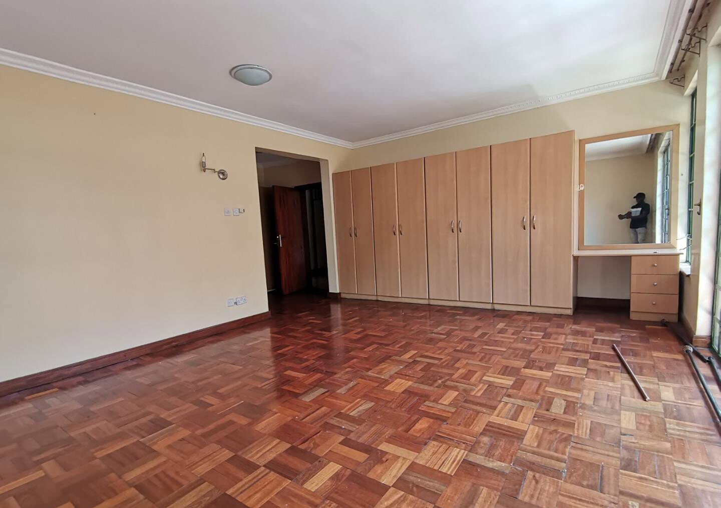 5-Ensuite Townhouse with Fireplace & Shared Pool - Lavington