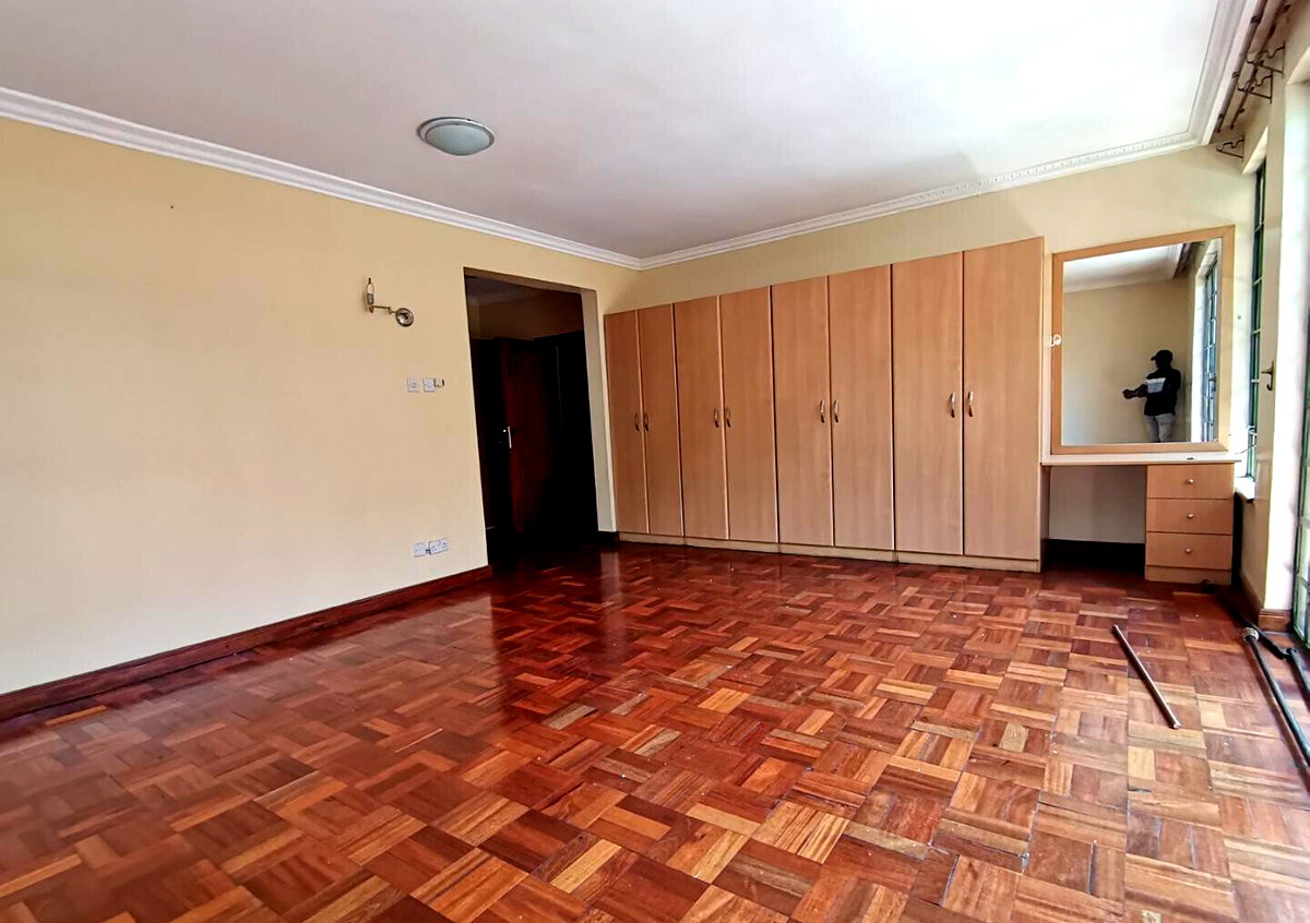 5-Ensuite Townhouse with Fireplace & Shared Pool - Lavington