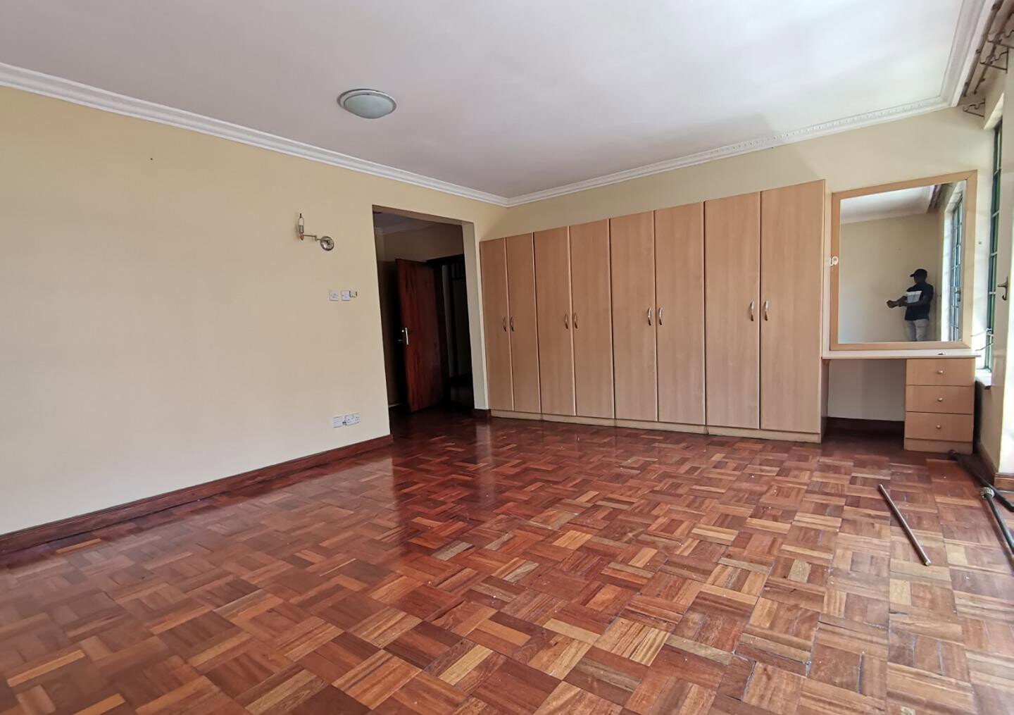 5-Ensuite Townhouse with Fireplace & Shared Pool - Lavington