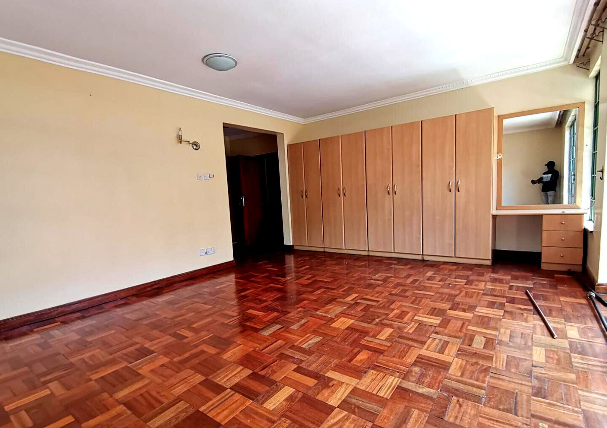 5-Ensuite Townhouse with Fireplace & Shared Pool - Lavington