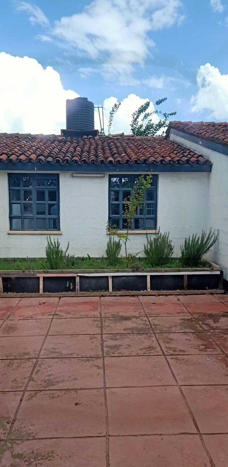 3BR Bungalow Townhouse in BuruBuru Phase 4 - Ready to Move In