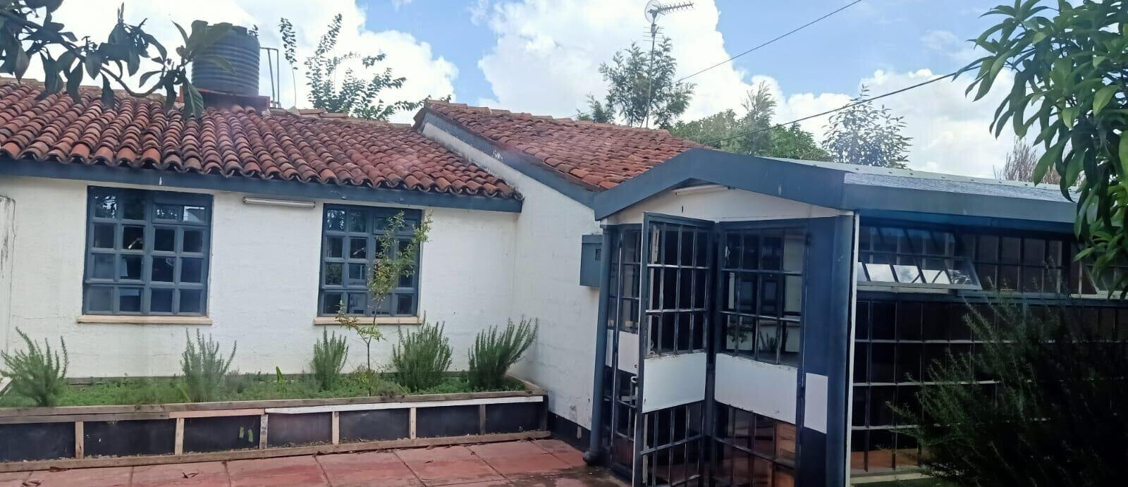 3BR Bungalow Townhouse in BuruBuru Phase 4 - Ready to Move In