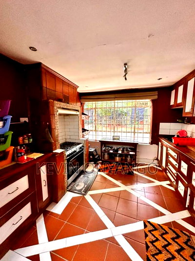 5bdrm Bungalow in Karen for sale - Image 10