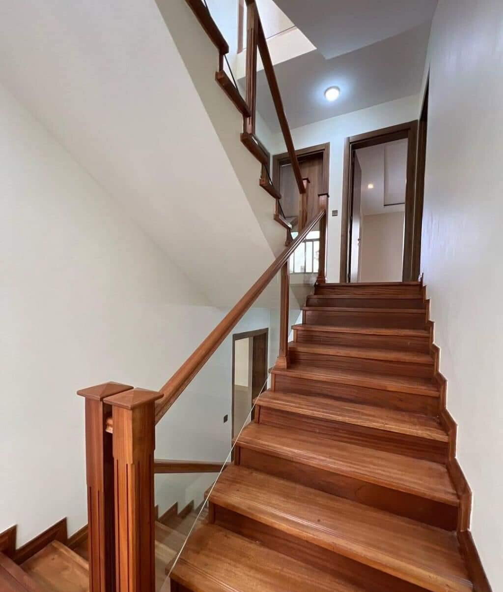 4-Ensuite Townhouse with Rooftop Terrace & Family Room - Lavington