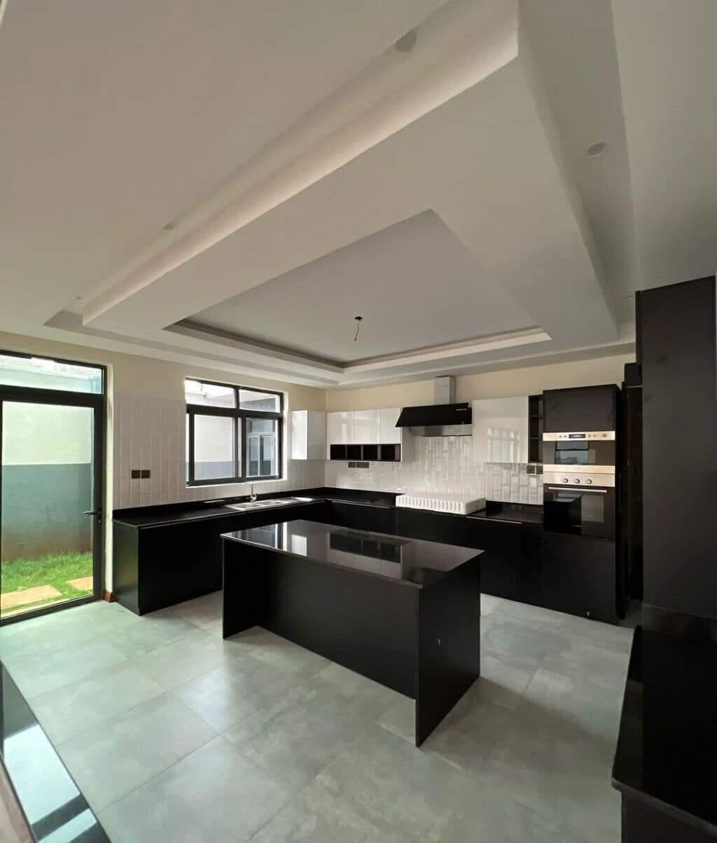4-Ensuite Townhouse with Rooftop Terrace & Family Room - Lavington