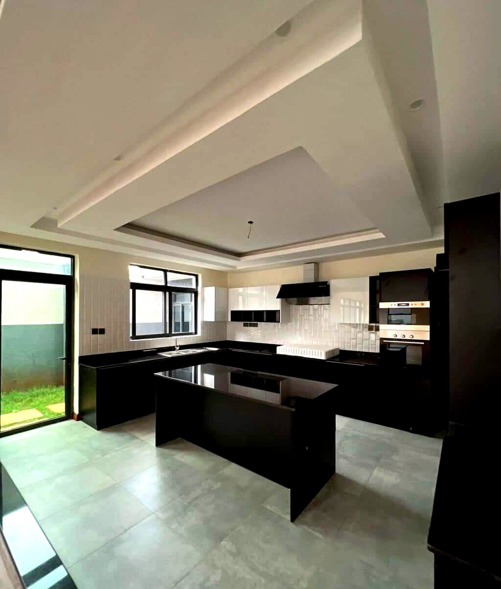 4-Ensuite Townhouse with Rooftop Terrace & Family Room - Lavington