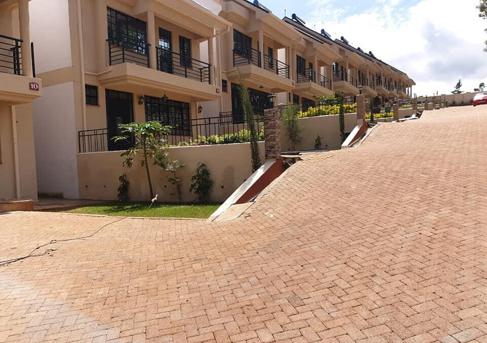 3BR All-Ensuite Townhouse with DSQ & Manicured Lawns – Windsor, Nairobi
