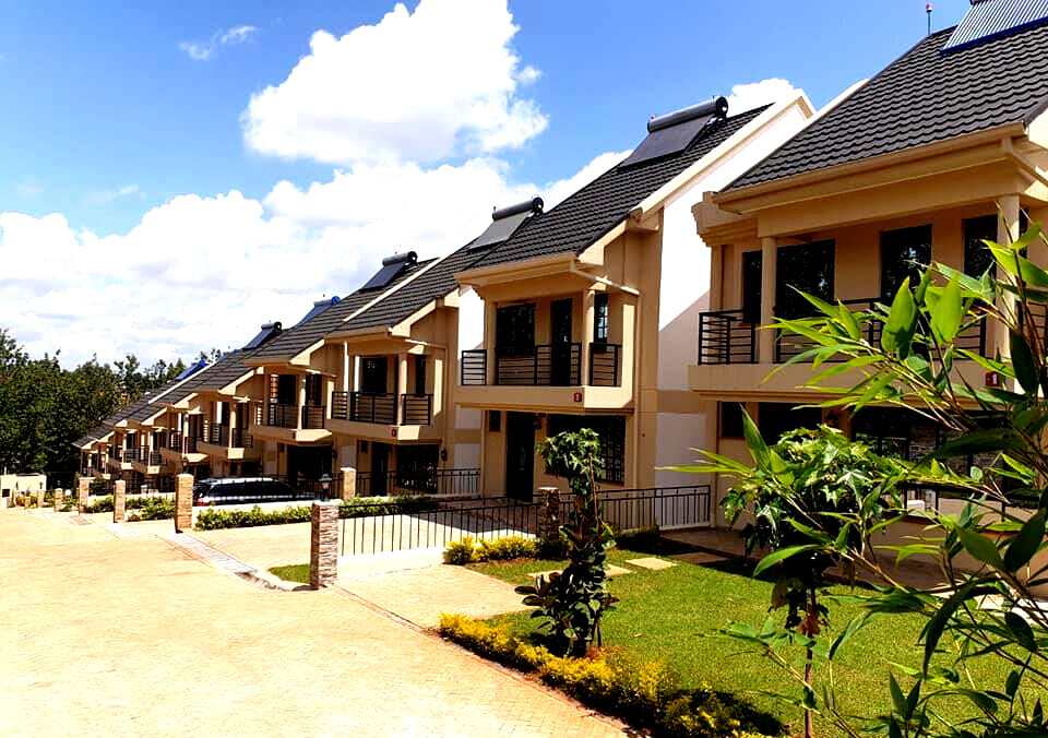 3BR All-Ensuite Townhouse with DSQ & Manicured Lawns – Windsor, Nairobi
