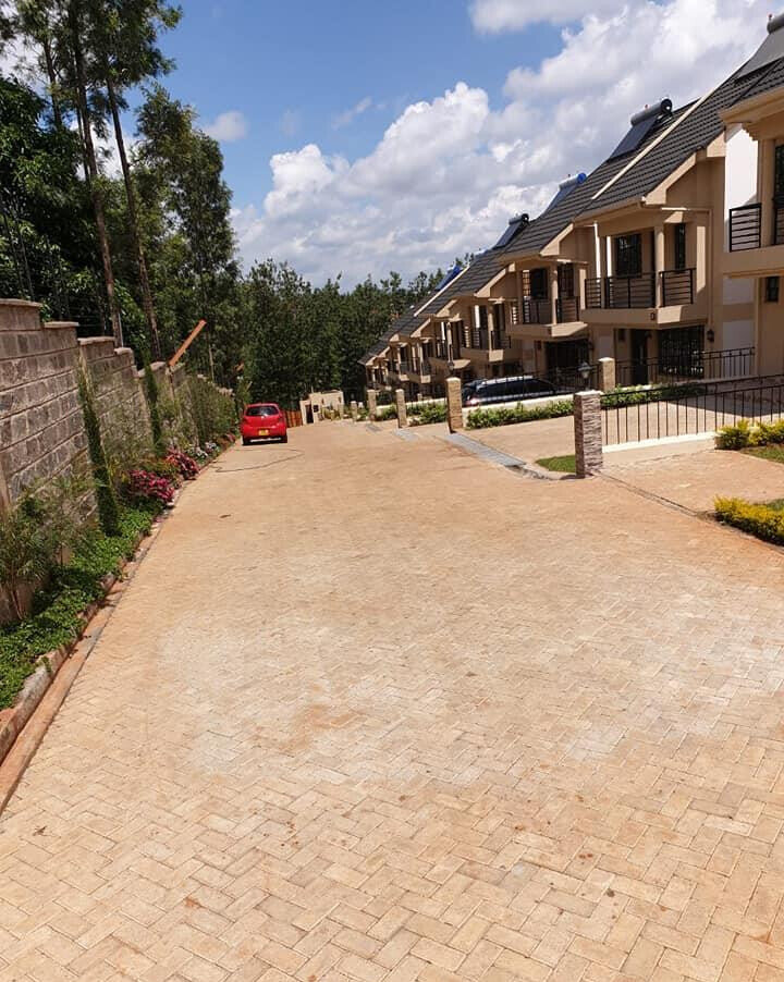 3BR All-Ensuite Townhouse with DSQ & Manicured Lawns – Windsor, Nairobi