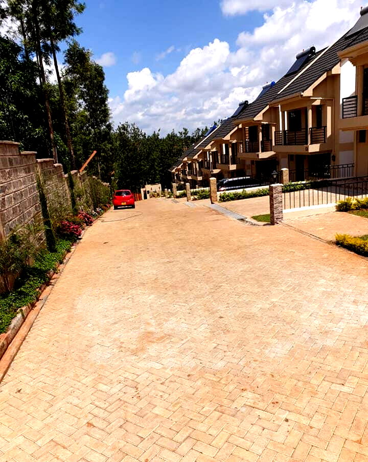 3BR All-Ensuite Townhouse with DSQ & Manicured Lawns – Windsor, Nairobi