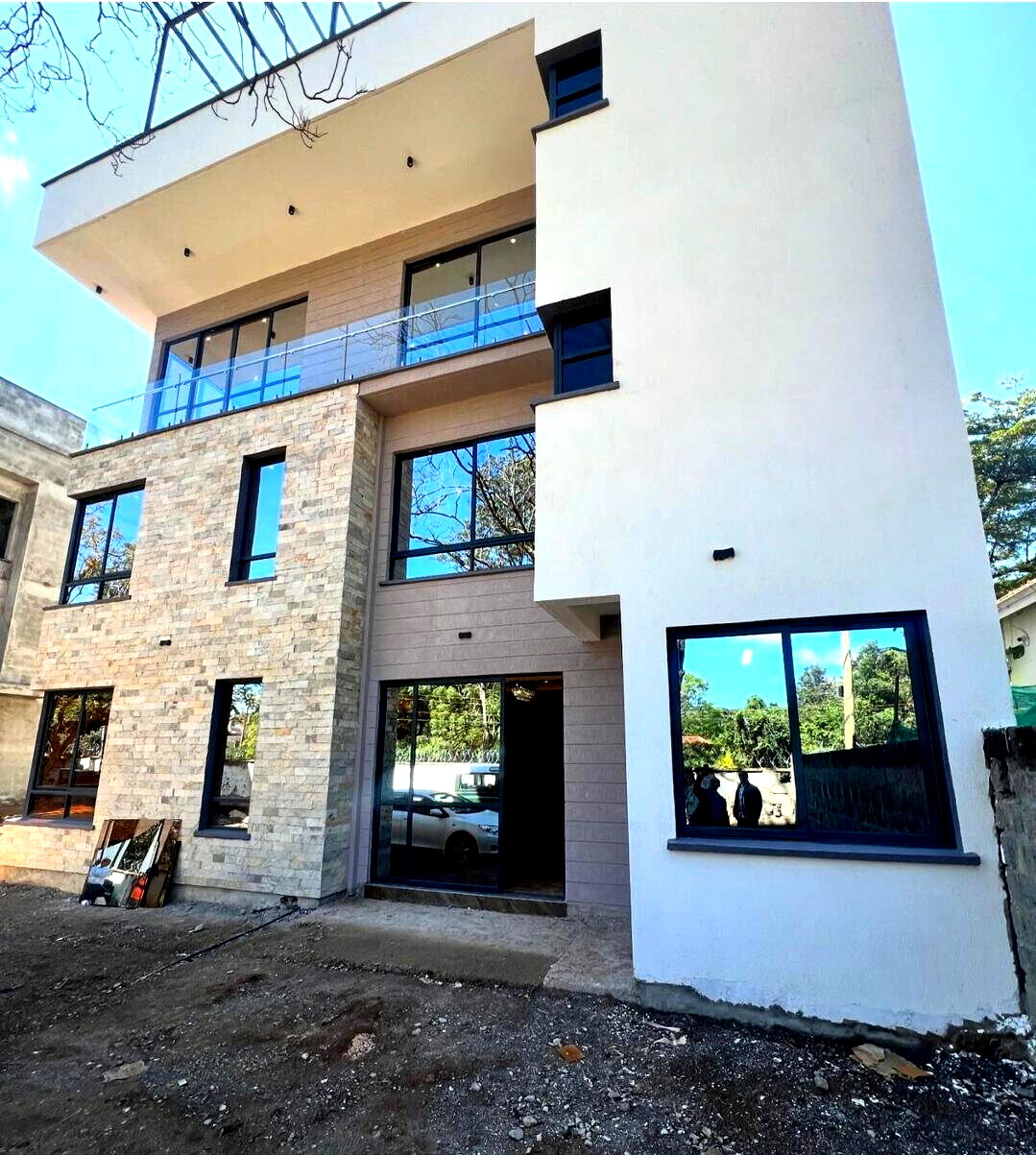 Newly Built 4-Ensuite Townhouse with Rooftop Terrace - Lavington