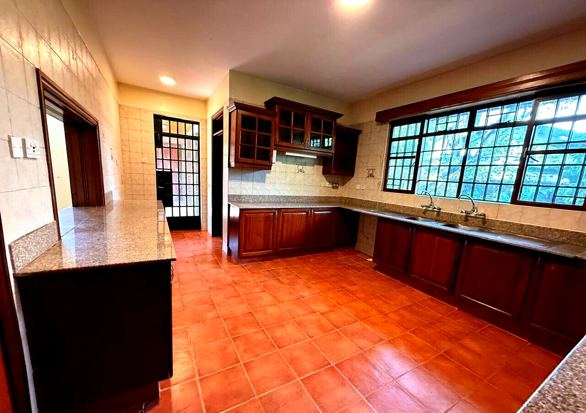 6BR Townhouse with Garden at KSh 140M