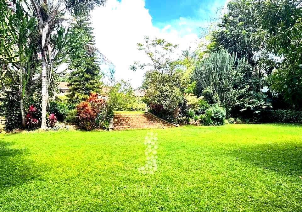 8BR Mansion with Garden at KSh 650K