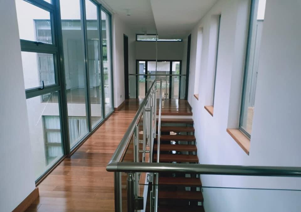 5-Bed Townhouse with Fireplace & Pool Access – Karen