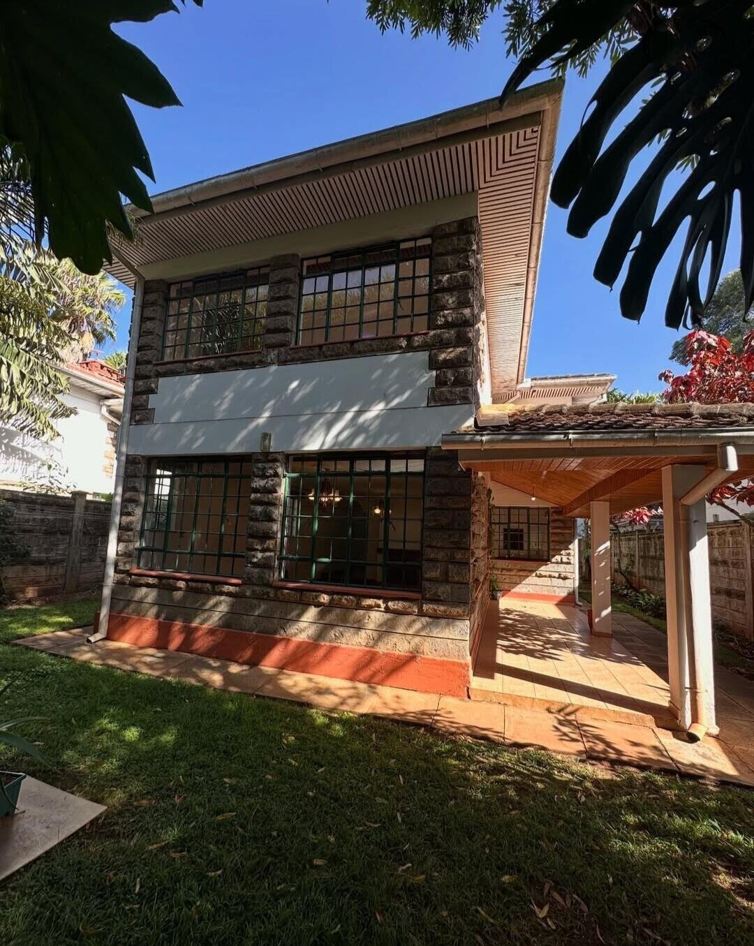 4BR Townhouse with Big Garden & DSQ - Lavington