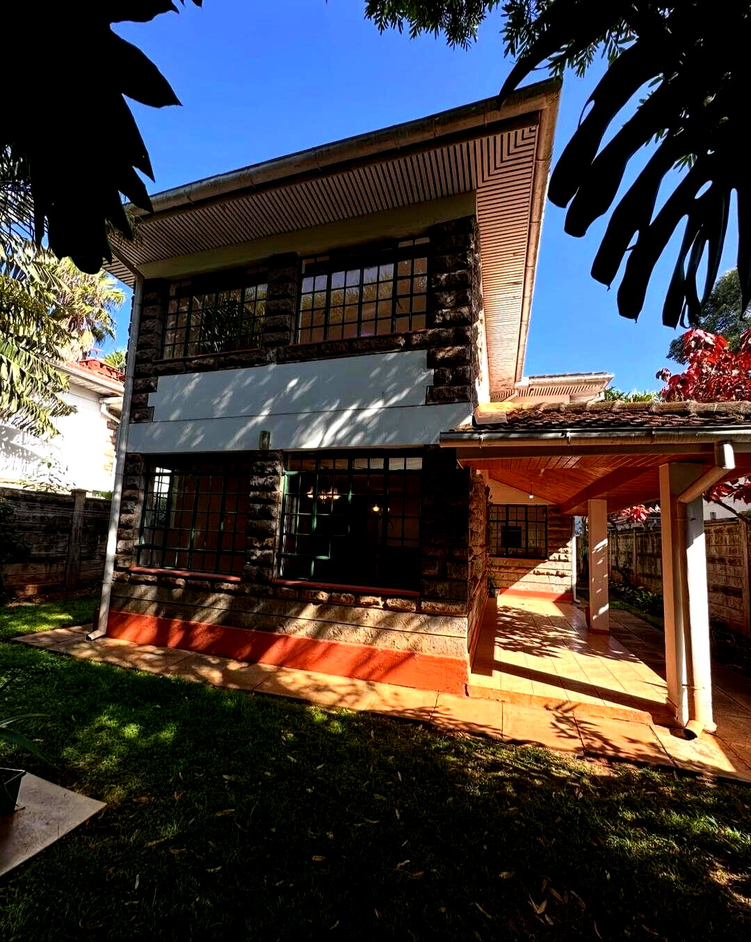 4BR Townhouse with Big Garden & DSQ - Lavington