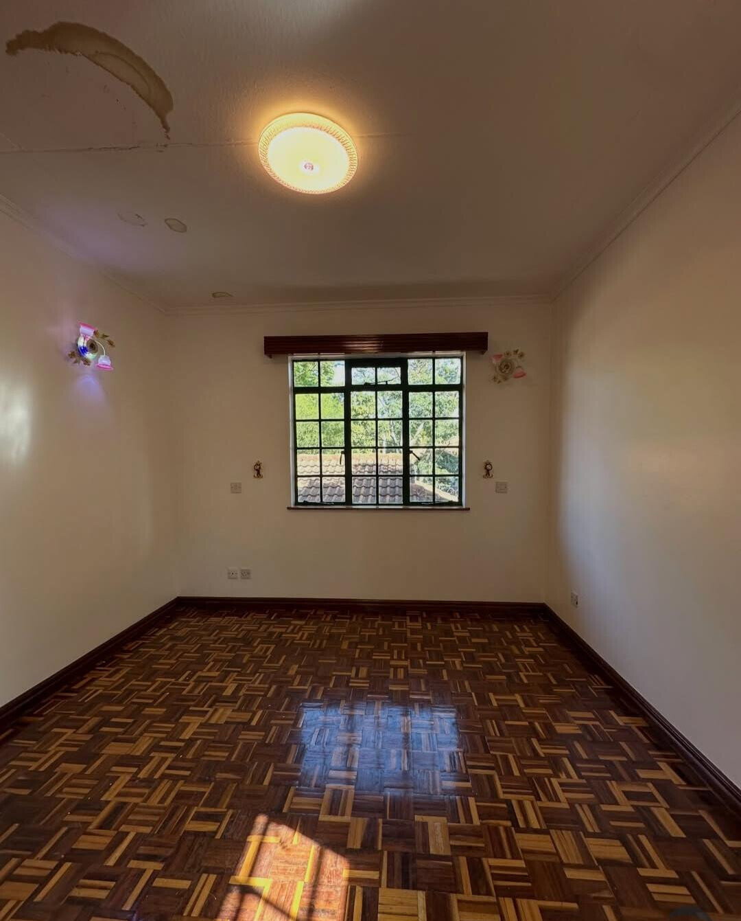 4BR Townhouse with Big Garden & DSQ - Lavington