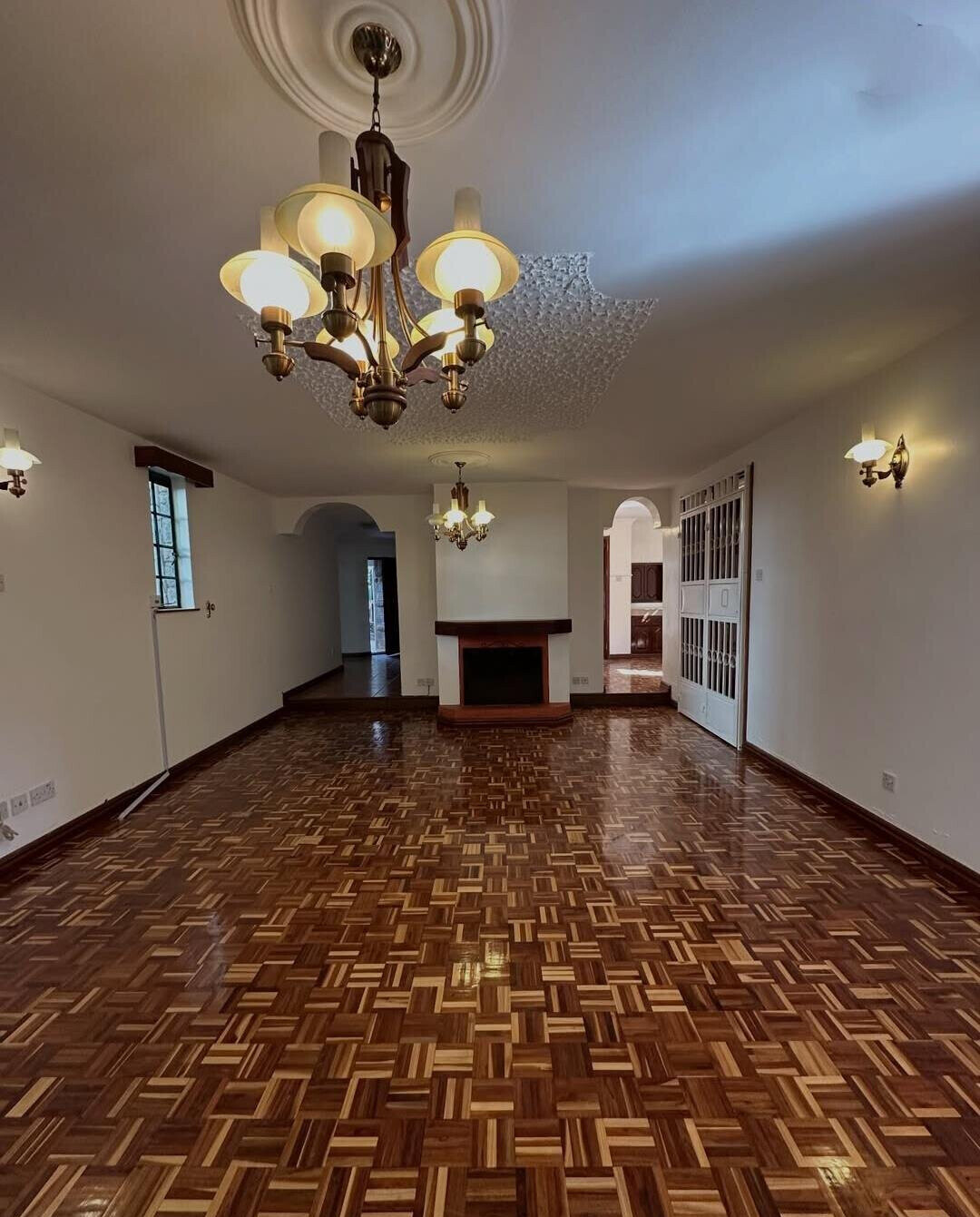 4BR Townhouse with Big Garden & DSQ - Lavington