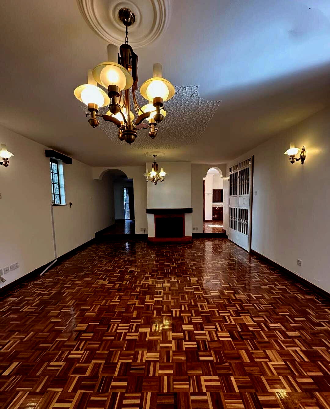 4BR Townhouse with Big Garden & DSQ - Lavington