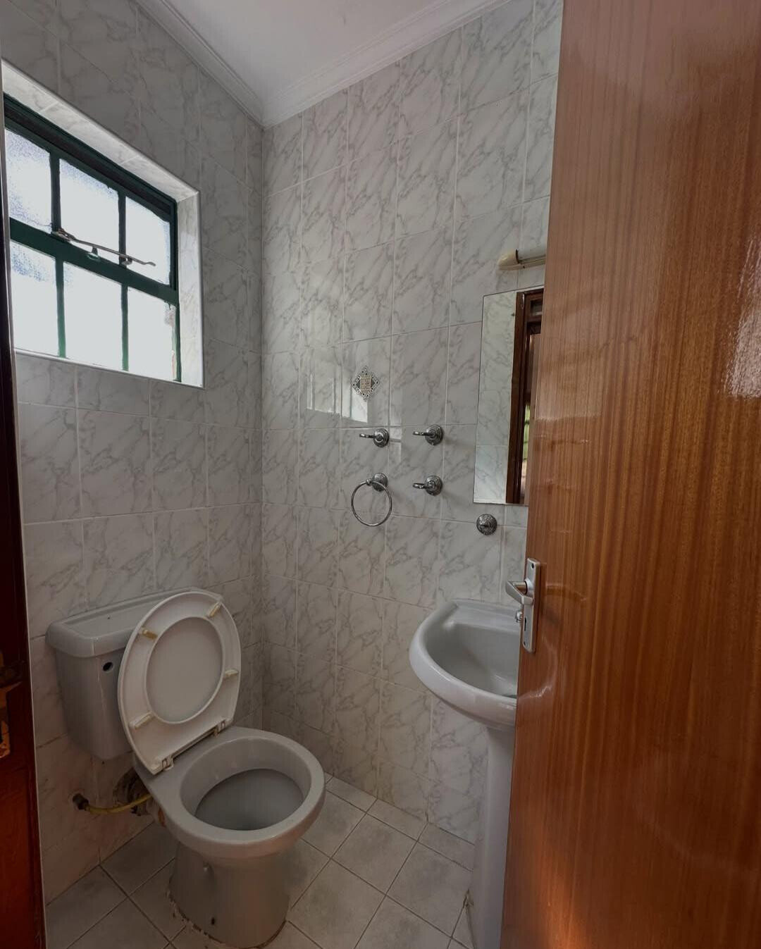 4BR Townhouse with Big Garden & DSQ - Lavington