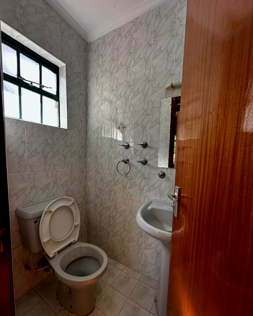 4BR Townhouse with Big Garden & DSQ - Lavington