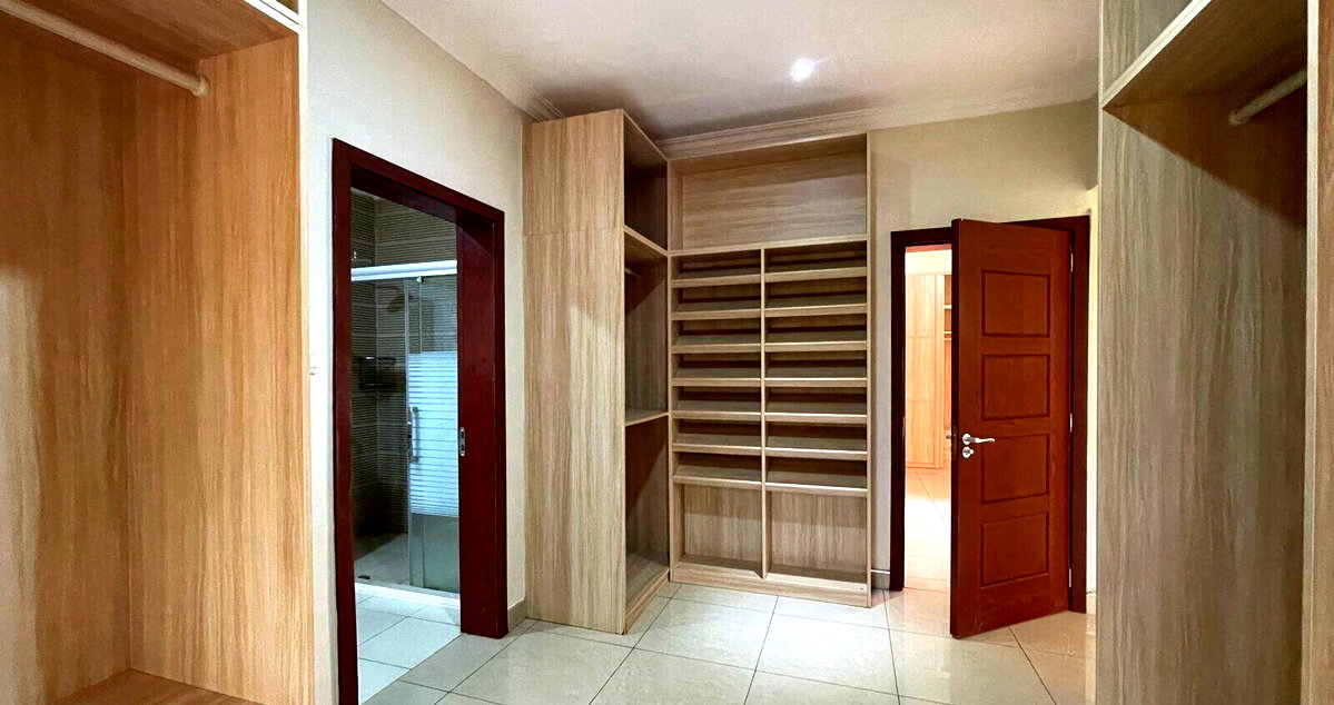 4BR All-Ensuite Villa with Lush Garden & Backup Power - New Runda