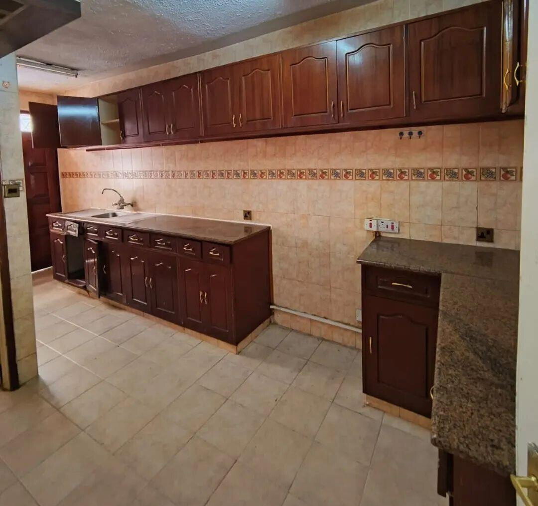 4BR Townhouse with DSQ & Closed Kitchen - Kileleshwa