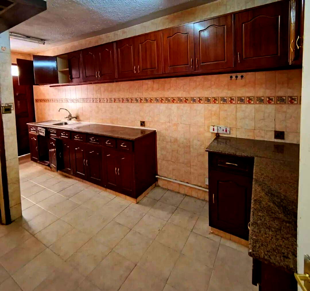4BR Townhouse with DSQ & Closed Kitchen - Kileleshwa