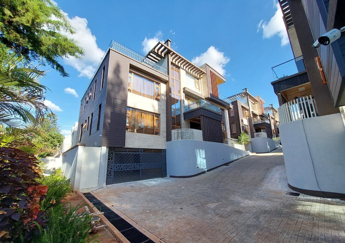 6-Bed Villa with Elevator & Panic Room - Lavington