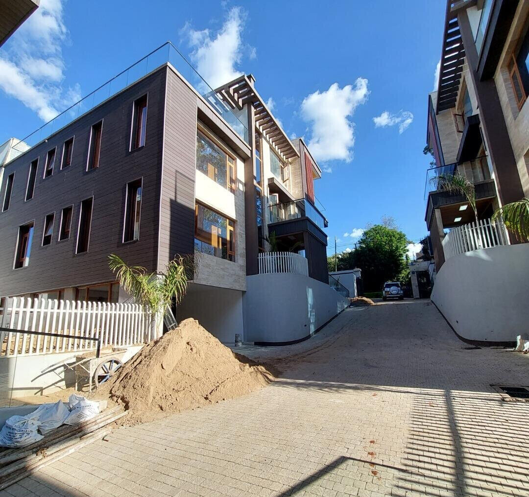 6-Bed Villa with Elevator & Panic Room - Lavington