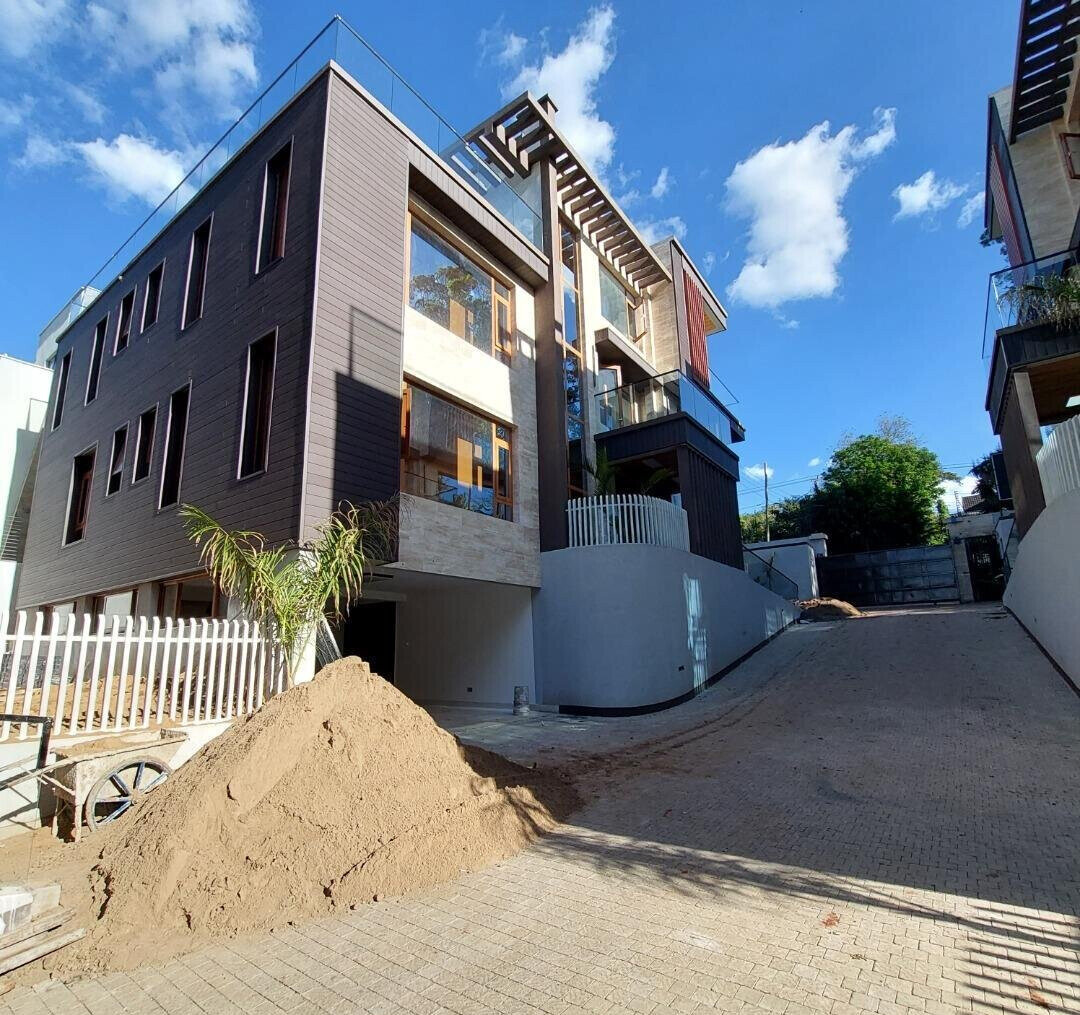 6-Bed Villa with Elevator & Panic Room - Lavington
