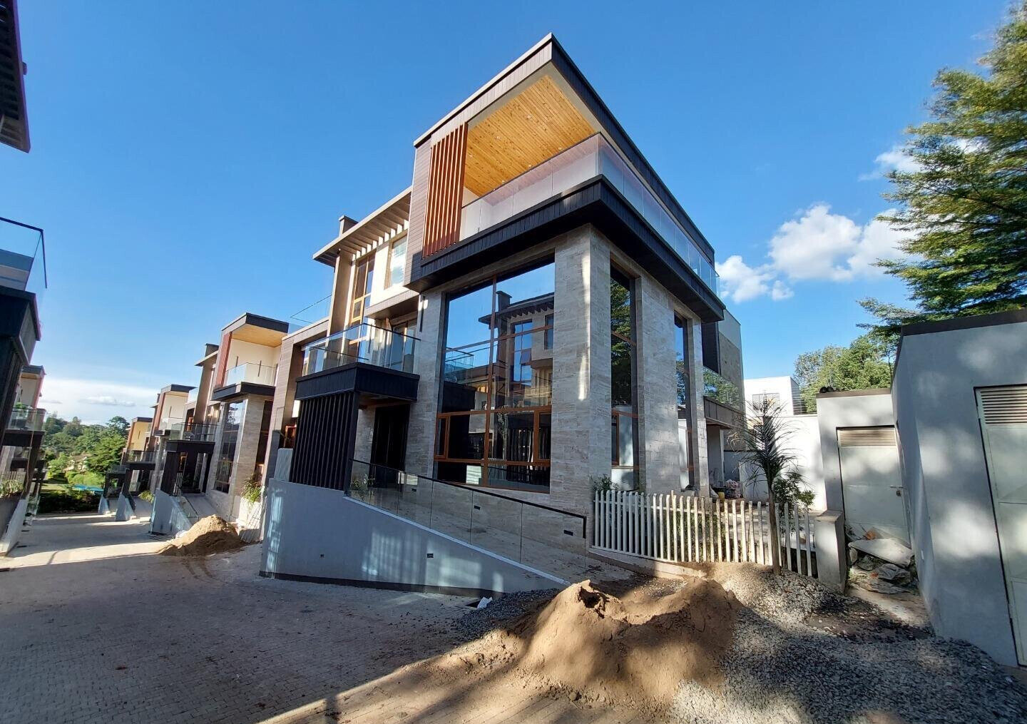 6-Bed Villa with Elevator & Panic Room - Lavington