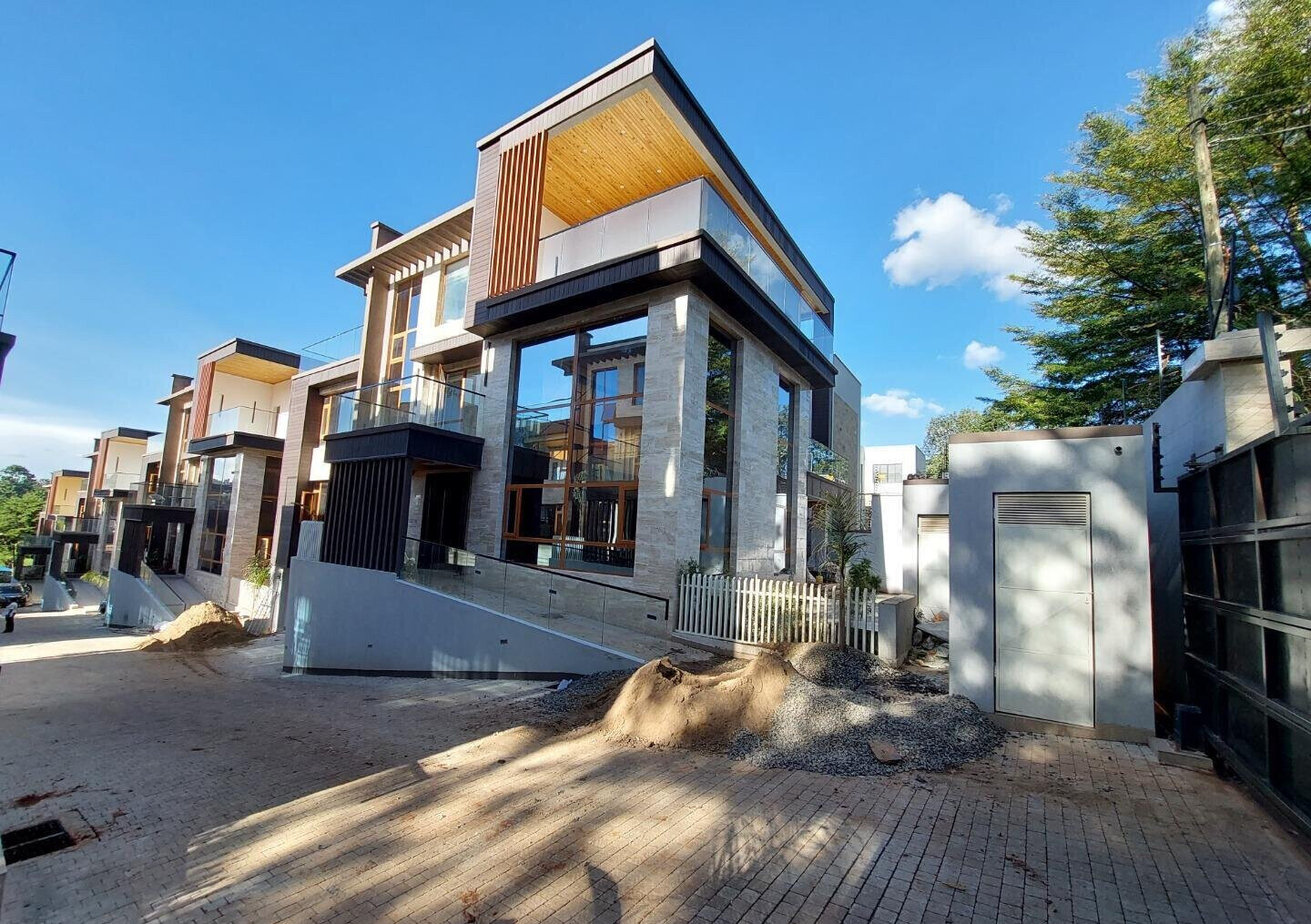 6-Bed Villa with Elevator & Panic Room - Lavington